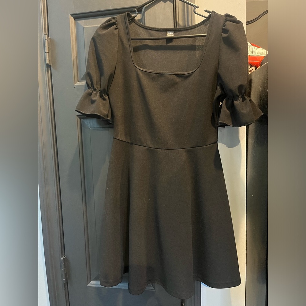 Super cute above knee dress